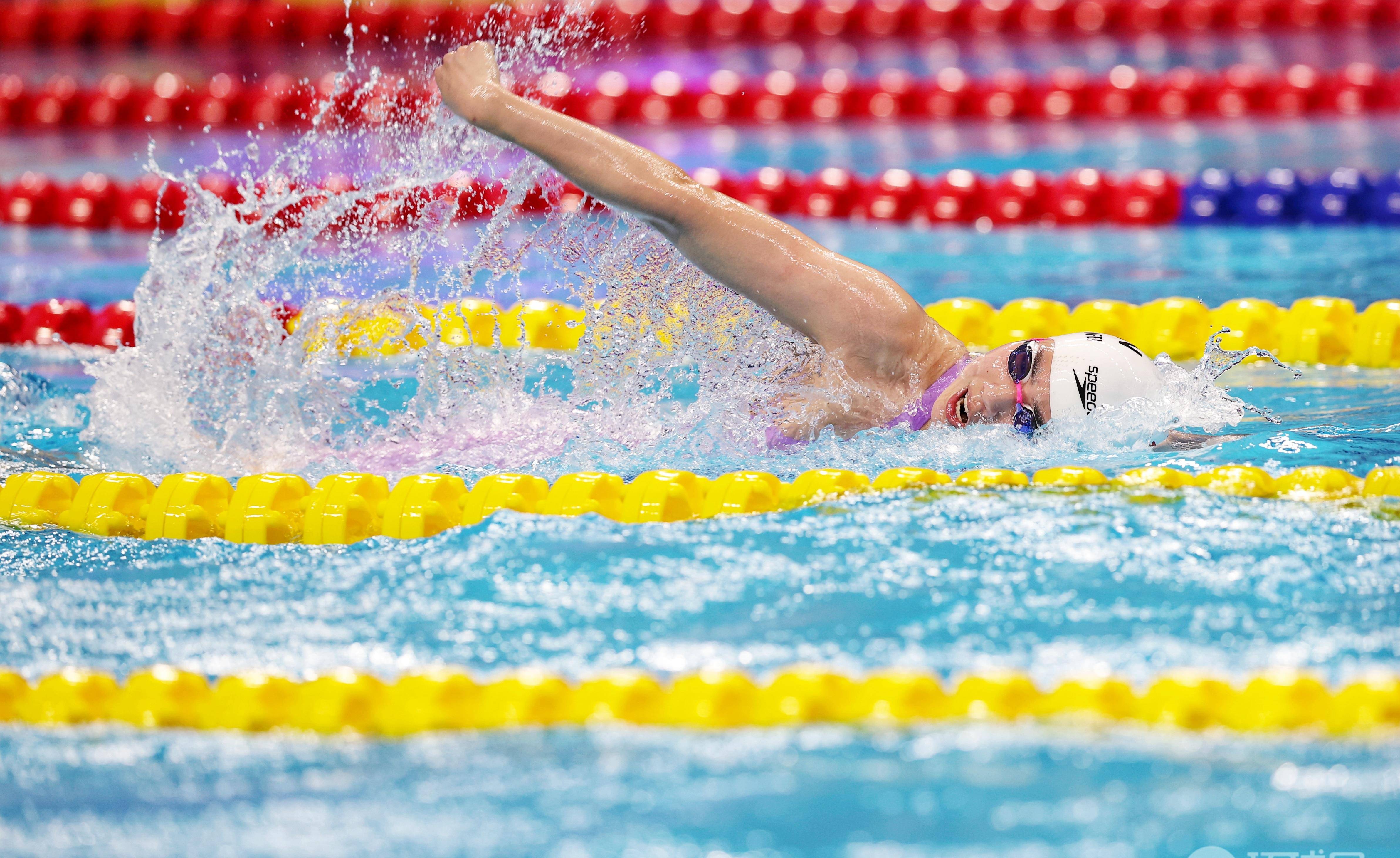 游泳项目选手突破自我，斩获好成绩