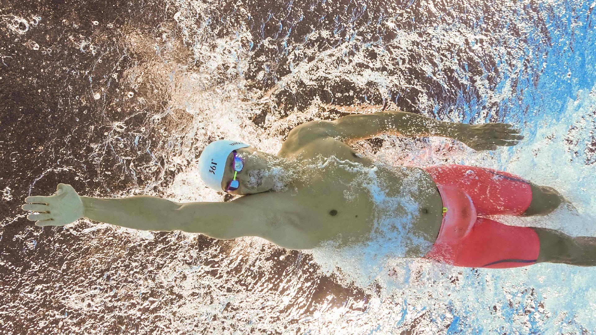 开云体育官方网站-霍勒迪，沉默的独行侠，在迈阿密的热浪中雕刻胜利